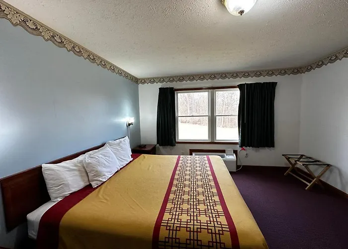 Attica Inn