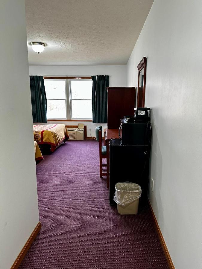 Attica Inn Hotel