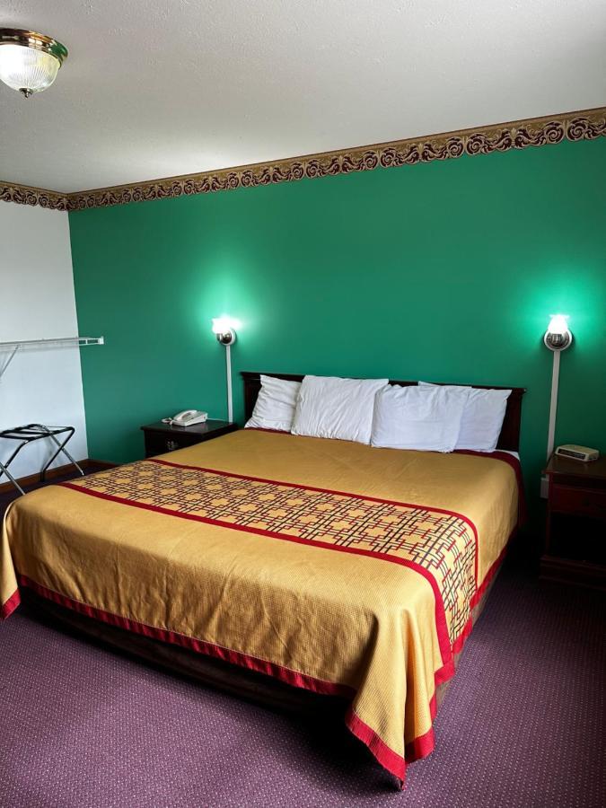 Attica Inn