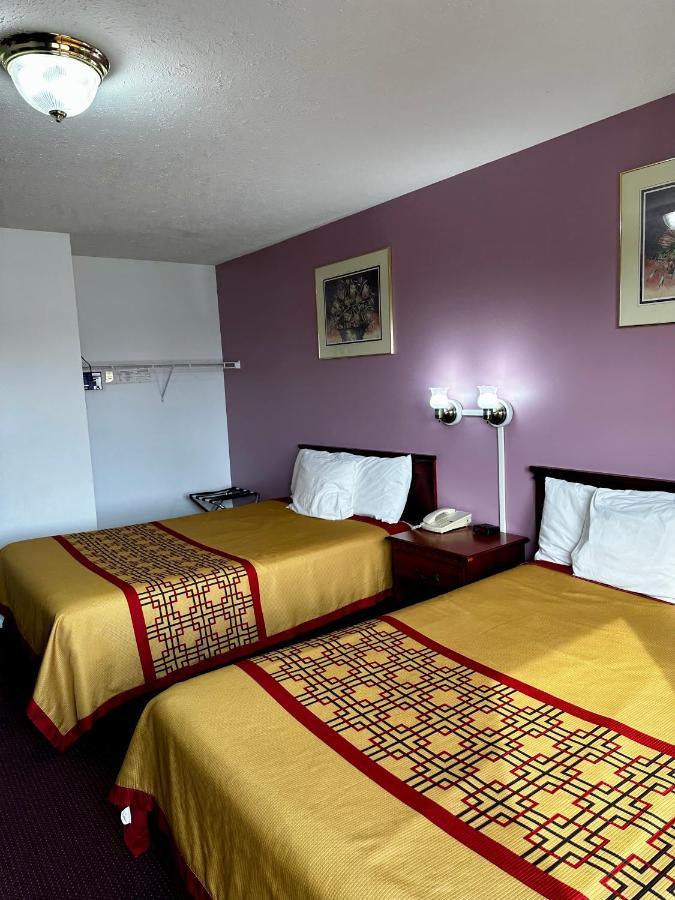 Attica Inn Hotel 2*