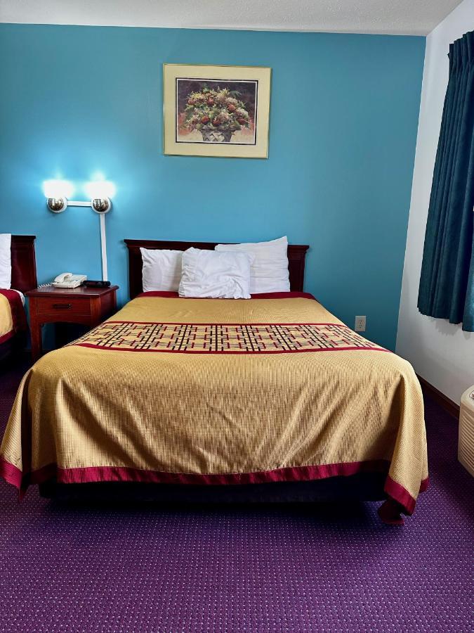 Attica Inn 2*