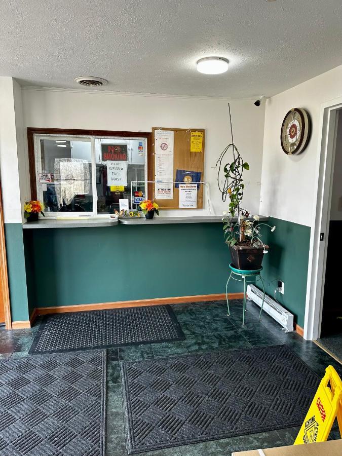 Attica Inn 2*